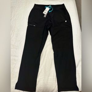Figs women’s black FREEx Yola skinny scrub pants 2.0